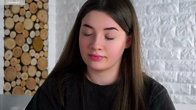 LowOncomingn Live XXX chat