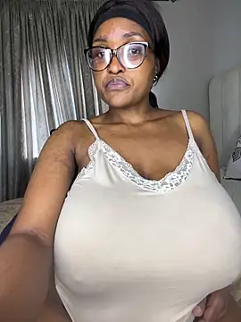 Bustygoddess32 Adlı Modelin Canlı XXX Sohbeti