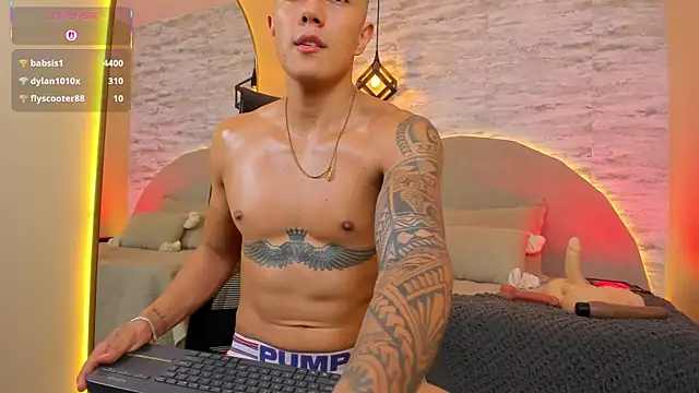 Aron_Bolt Adlı Modelin Canlı XXX Sohbeti