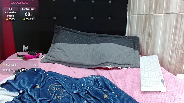 Chatroom XXX en direct de Camil4_milf_1