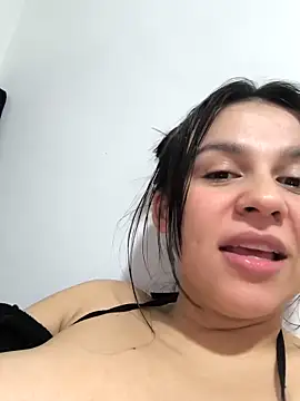 Daniela-rosee live XXX chat