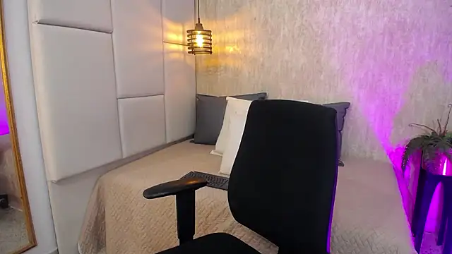 Hisoka_011 élő XXX-chatje