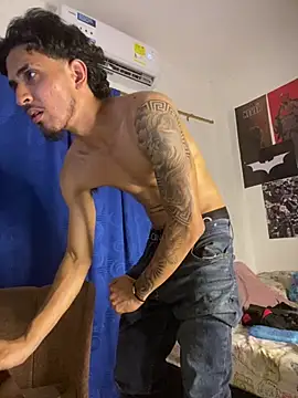 Kriss_Edwards Adlı Modelin Canlı XXX Sohbeti