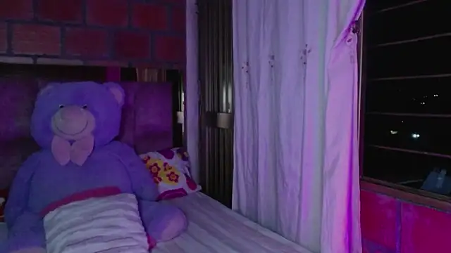 Chat +18 de Valentina_belmont ao vivo