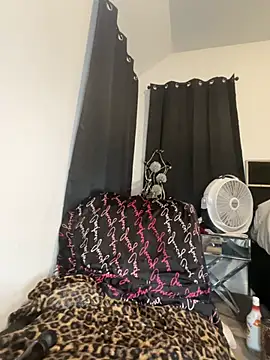 Chat +18 de Exotic_Queen_ ao vivo