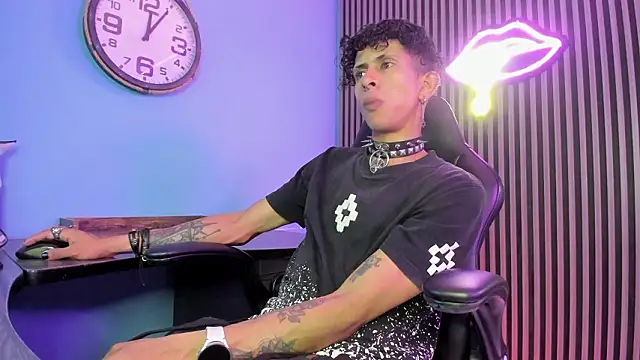 Show modela Maximoking26 na web-kameri