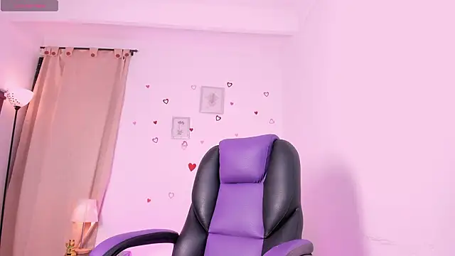 Chat +18 de LiaaMoretzz ao vivo