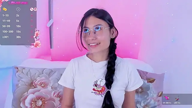 NayeCloud Live XXX Chat