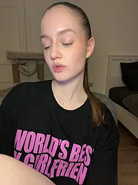 Show modela malyshhka na web-kameri