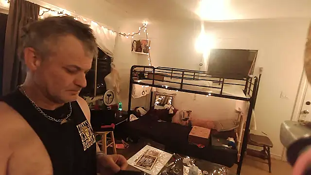 แชท XXX สดของ SilverandFox