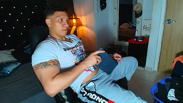 Czat XXX na żywo – ethan_dalton_