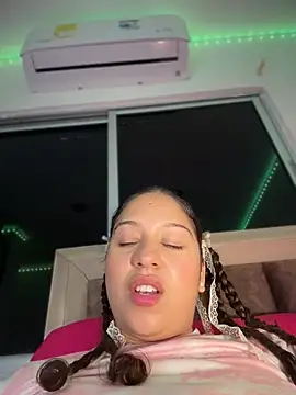 Chat +18 de Shara_dreams ao vivo