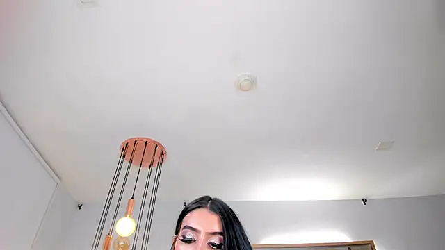 LeahLombardi_ Adlı Modelin Canlı XXX Sohbeti