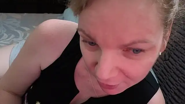 l4dyc4pricorn76 Chat XXX in diretta