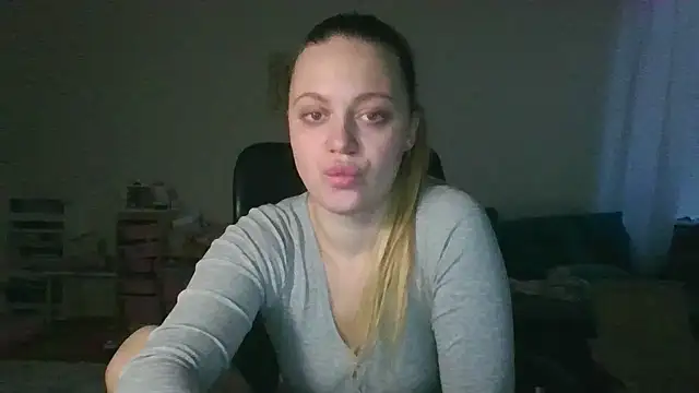 Cynoraye লাইভ XXX চ্যাট