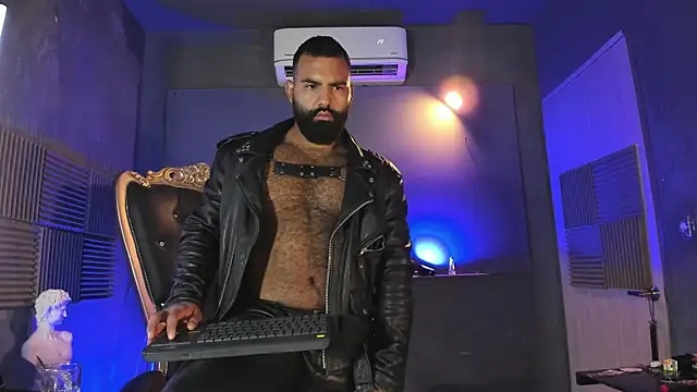 BeardAndrew Chat XXX in diretta