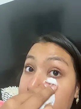 Baby_morena12: διαδικτυ ακό σόου στην κάμερα