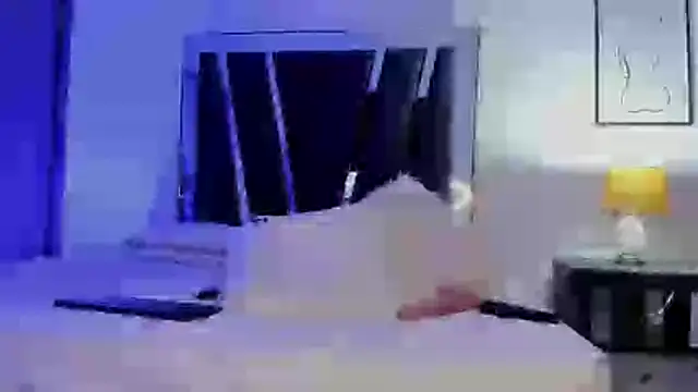 Chat XXX en directo de HollyEvanz