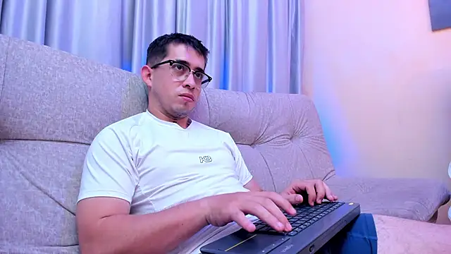 Tommas_Jhonson Live XXX Chat