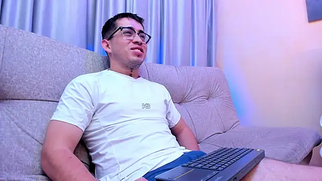 Tommas_Jhonsonn Live XXX chat