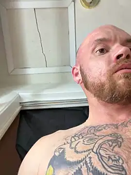 BearChubby300: διαδικτυακό σόου στην κάμερα