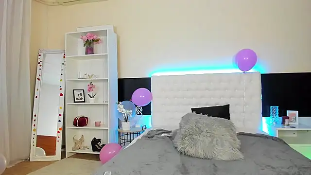 KiraNeeww – Kamerová šou