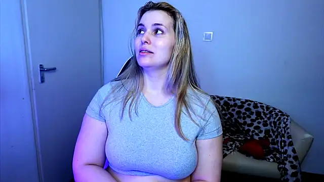 ShyHotNerd 即時 XXX 聊天