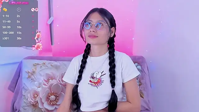 NayeCloudn Live XXX chat