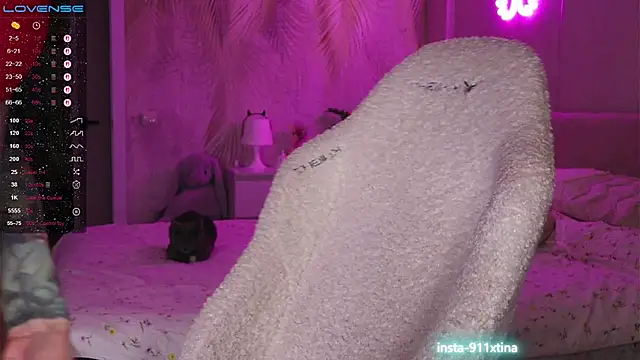 Break-me-Shake-me Chat XXX live