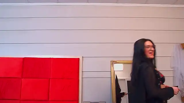 LanaBanner Webcam show