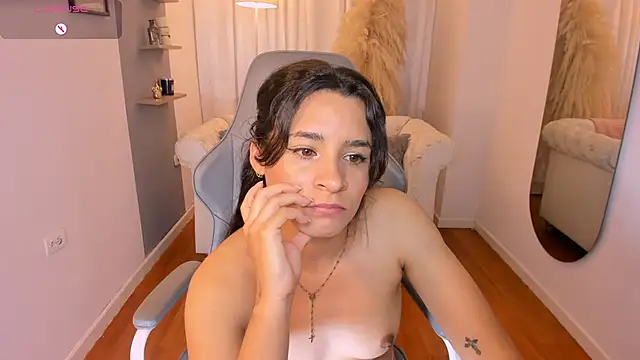 Chat +18 de hanna_mils ao vivo