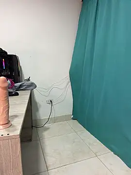 Yelena03 即時 XXX 聊天