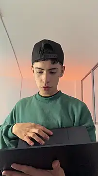 Sebastian_Reed: онлайн-секс-чат