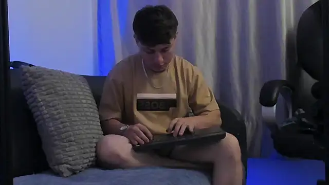 Leoo_Miller Adlı Modelin Canlı XXX Sohbeti