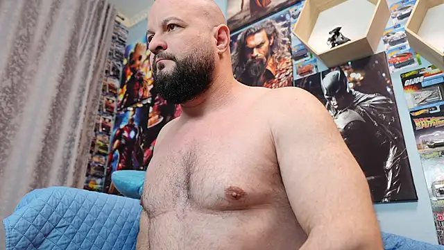 Show modela Muscle_Bear na web-kameri