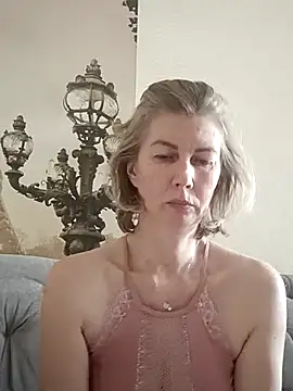 stellahere8 élő XXX-chatje