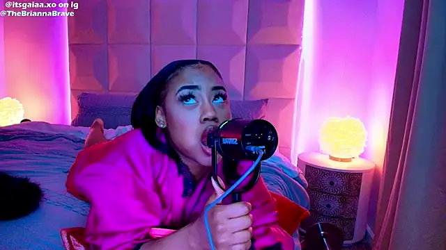 BriannaBrave Adlı Modelin Canlı XXX Sohbeti