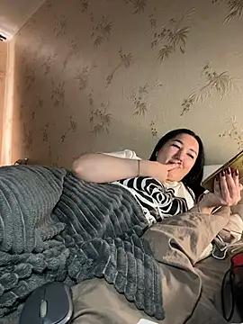 Naughtbaby_2025 élő XXX-chatje