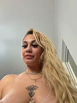 SonyaJoy élő XXX-chatje