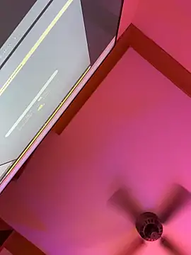 ZahaRoseee élő XXX-chatje