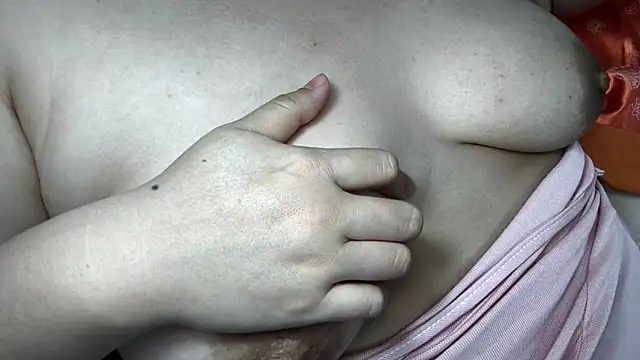 Chat XXX en directo de AngelwithEcup