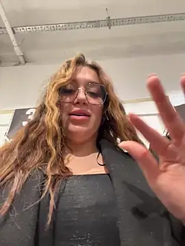 VikiDemini's Live XXX Chat