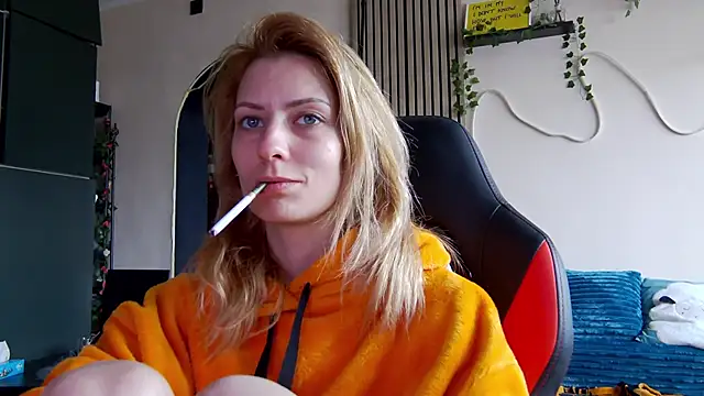 karo123421 Adlı Modelin Canlı XXX Sohbeti