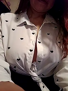 Chat +18 de KITTEN-10 ao vivo