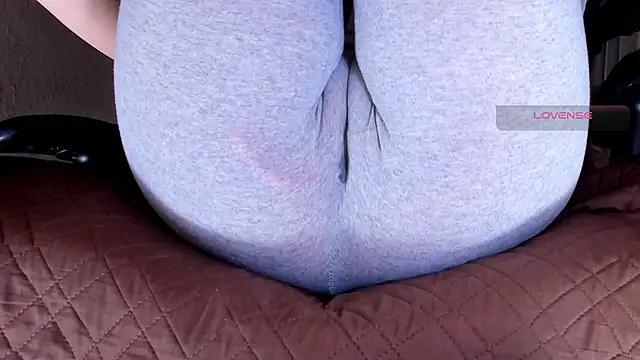 Cameltoe_squirt_inPants' Live XXX Chat