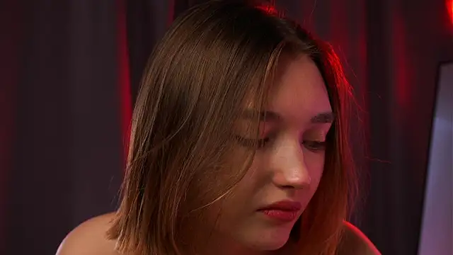 Chat +18 de Leyla_crsh ao vivo