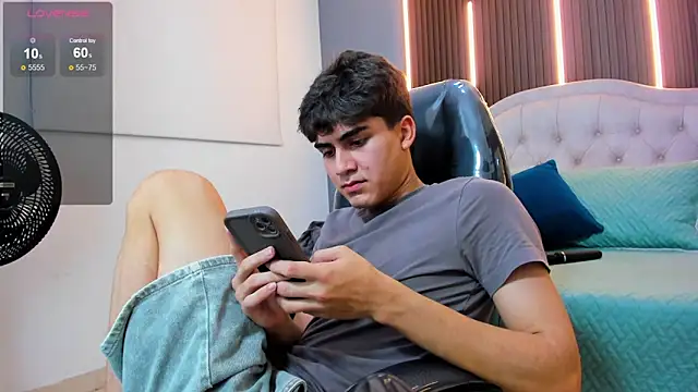 Tommy18__ 라이브 XXX 채팅