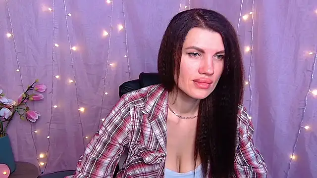 MilaLoona Chat XXX in diretta