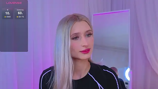 Monica_Leen Pertunjukan Webcam