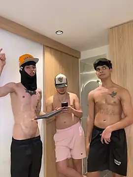 Chatroom XXX en direct de TheBatMansion